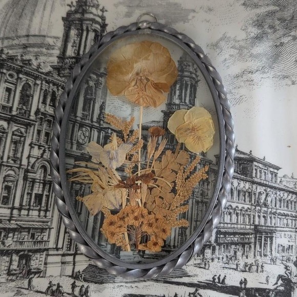 Vintage Other - Vintage Pressed Flower Convex Glass Oval Wall Art Silver Frame 7x4.5